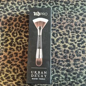 UD Pro Contour Shapeshifter Brush
